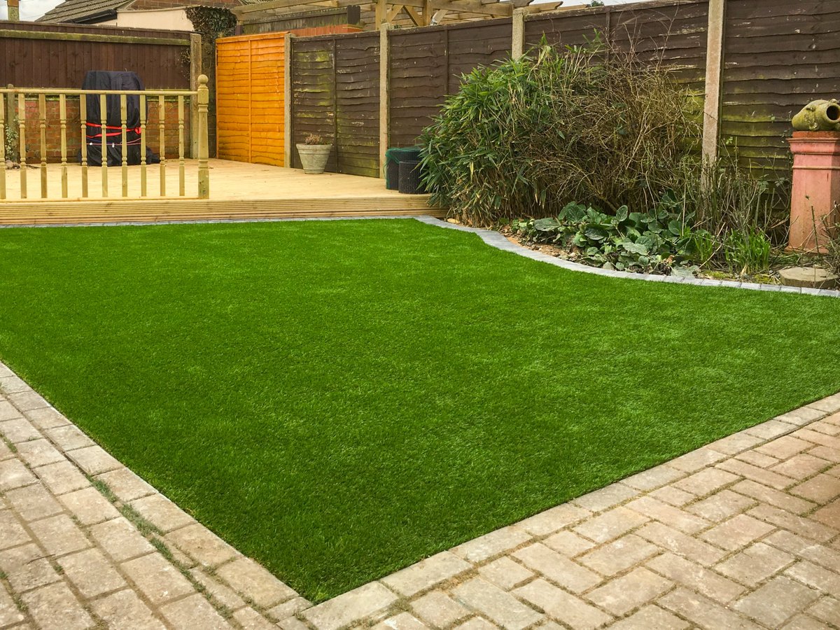 LH_Robinson's tweet photo. Our most recent artificial grass project, laid into a garden with an existing patio and decking. This one has a 30mm pile height. https://t.co/8ecjiTmA6b