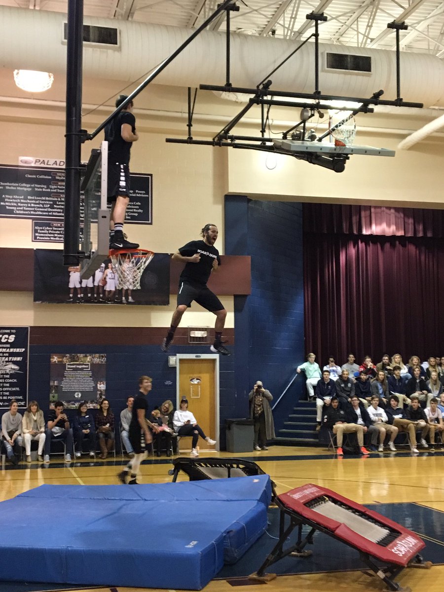 atacquard's tweet photo. Loving our Soar dunk chapel ! @FellowshipCS @LUSOARDunk https://t.co/ECpJCQWglv