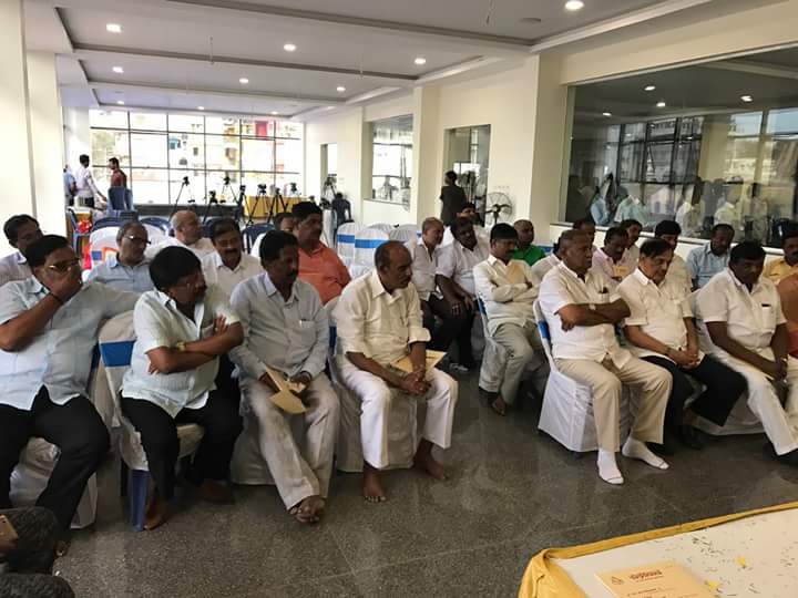 jds4karnataka's tweet photo. First JDLP meeting held  @ # J P bhavan, # new jds party office..😊 https://t.co/JBVGs6eolZ