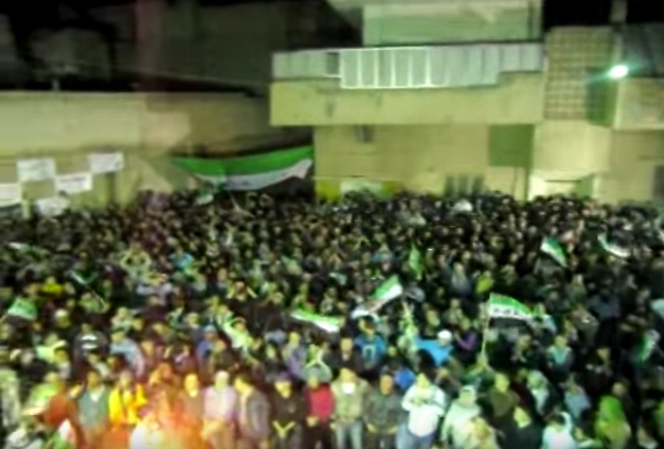 JulianRoepcke's tweet photo. 6 years ago, MILLIONS of Syrians PEACEFULLY protest the #Assad regime and demanded FREEDOM and DIGNITY.
https://t.co/MFIJqQqoEg
#withSyria https://t.co/KJ0QogzPo4