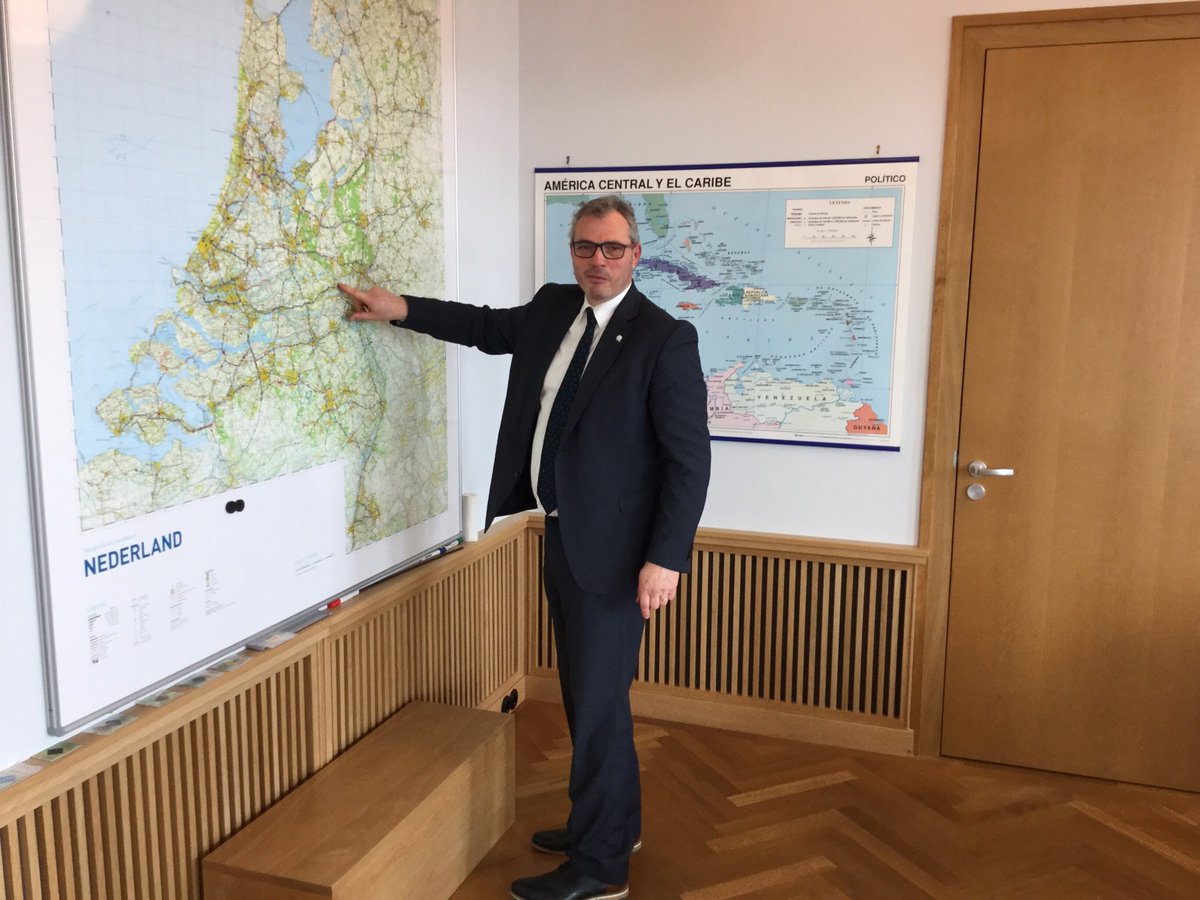 RPlasterk's tweet photo. De heer Jan Kottelenberg is de nieuwe burgemeester van Neder-Betuwe. Gefeliciteerd! https://t.co/1eUb9YNHO9