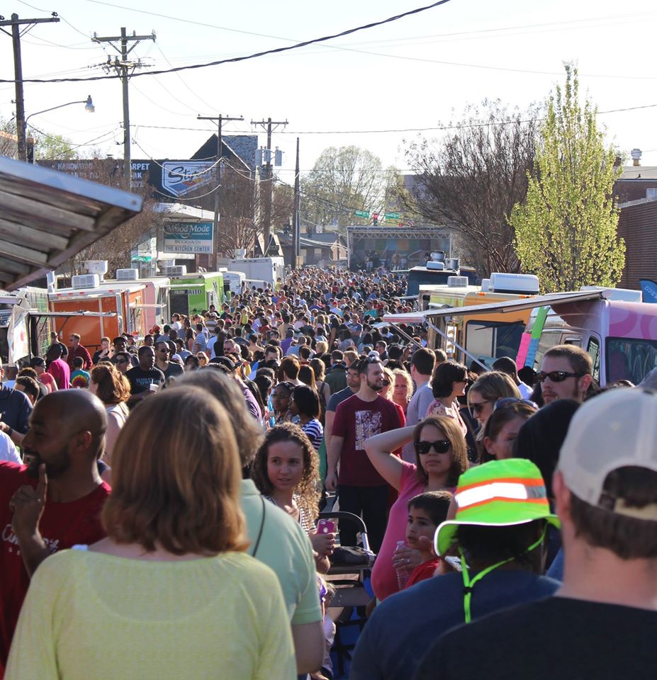 Hootsflea's tweet photo. SWAMIS FLEA @BURKE ST FOOD TRUCK FEST. SIGN UP AND SELL UR BADASS GEAR. 65 TRUX AND 15.000 PEOPLE. SWAMIS LOVES YOU
https://t.co/IVSeoFs0e1 https://t.co/9fQO94vA4A