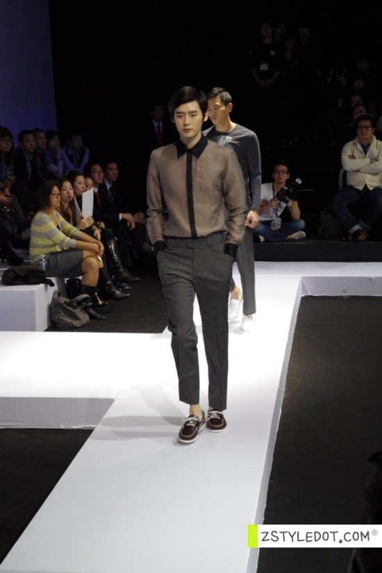ちこ⁑⁑ on Twitter: "背が高いから、洋服もほんと素敵に見える モデル時代のジョンソク君のランウェイ #leejongsuk