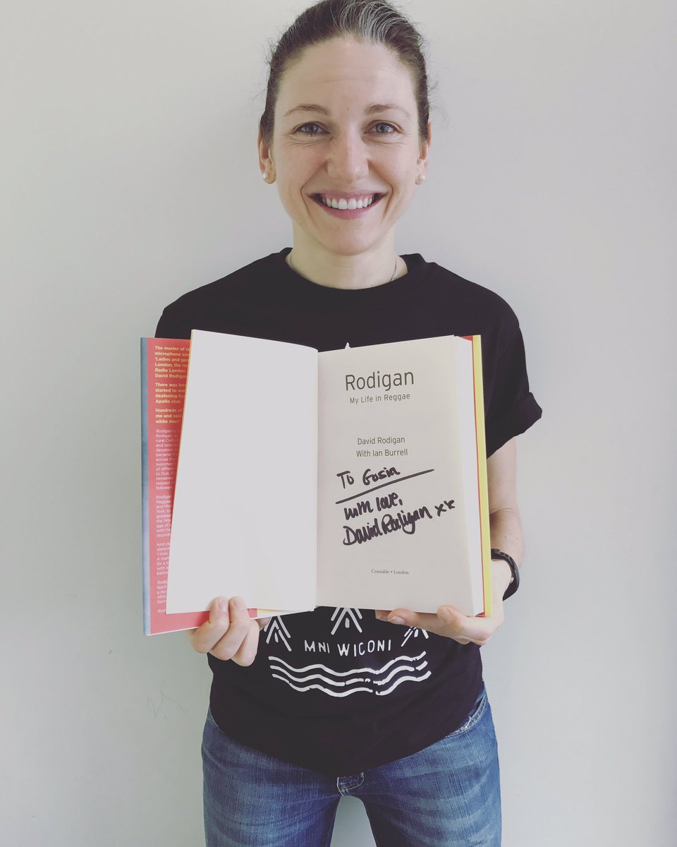 Gosia0801's tweet photo. Ha! David Rodigan signes his book for me #rodiganmylifeinreggae 😁so Happy! Can't wait to read ❤️ #davidrodigan #reggae #ianburrell #cooldude https://t.co/ncJHMbKV1o
