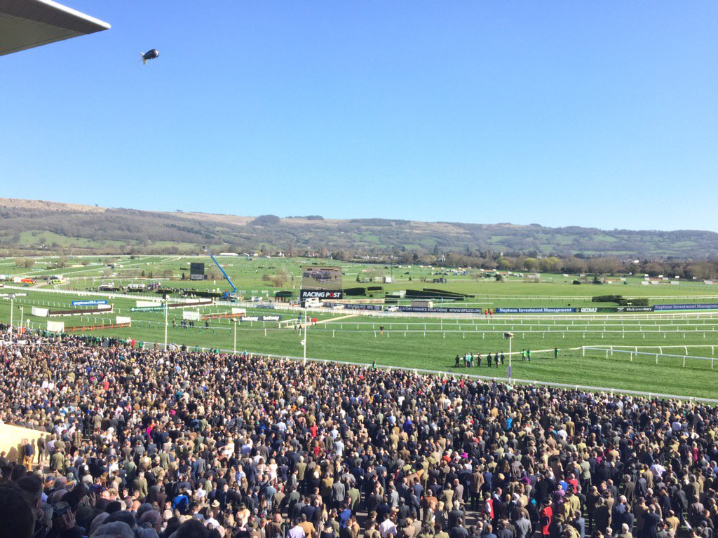 RacingChimp's tweet photo. Love this place. #CheltenhamFestival #CheltFest2017 https://t.co/XSFJnFosxd
