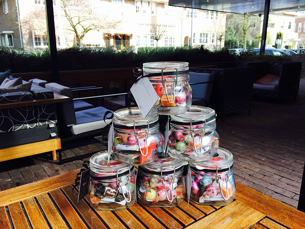 BBGardenHotel's tweet photo. De accountmanagers van het #GardenHotel zijn deze week op pad voor een #springbooster en delen daarbij deze heerlijk gevulde potjes uit! 😀 https://t.co/9MN7QlD1Ey