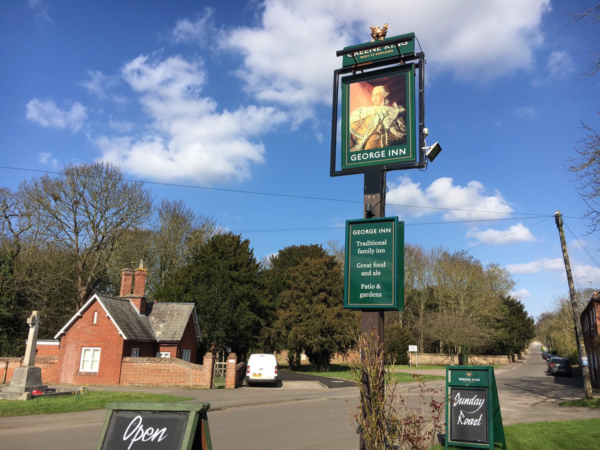 Renate11's tweet photo. Time for a few refreshments in the Cambridgeshire sunshine #MBATrek @WarwickBSchool https://t.co/phYyeJr6aJ