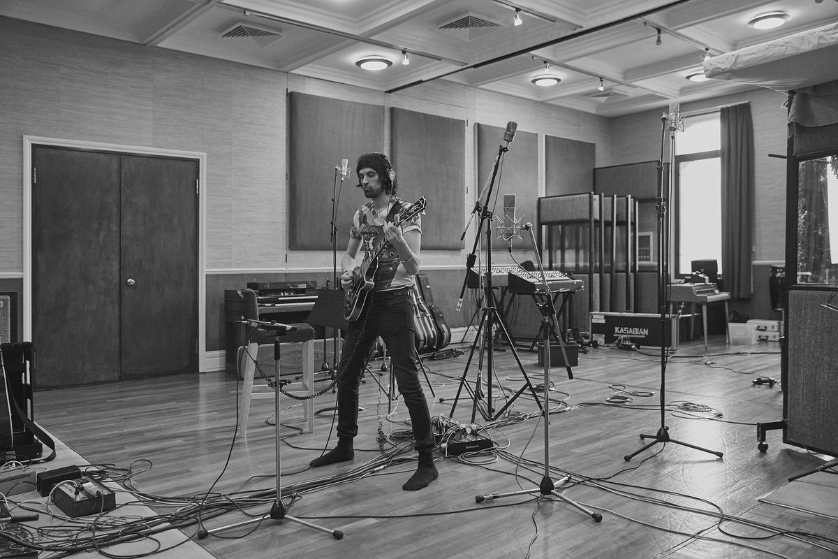 KasabianHQ's tweet photo. More snaps from the studio ... #StudioSnaps #NewAlbum #ComingSoon photos: @neilbedford https://t.co/AzGVzv2QoI