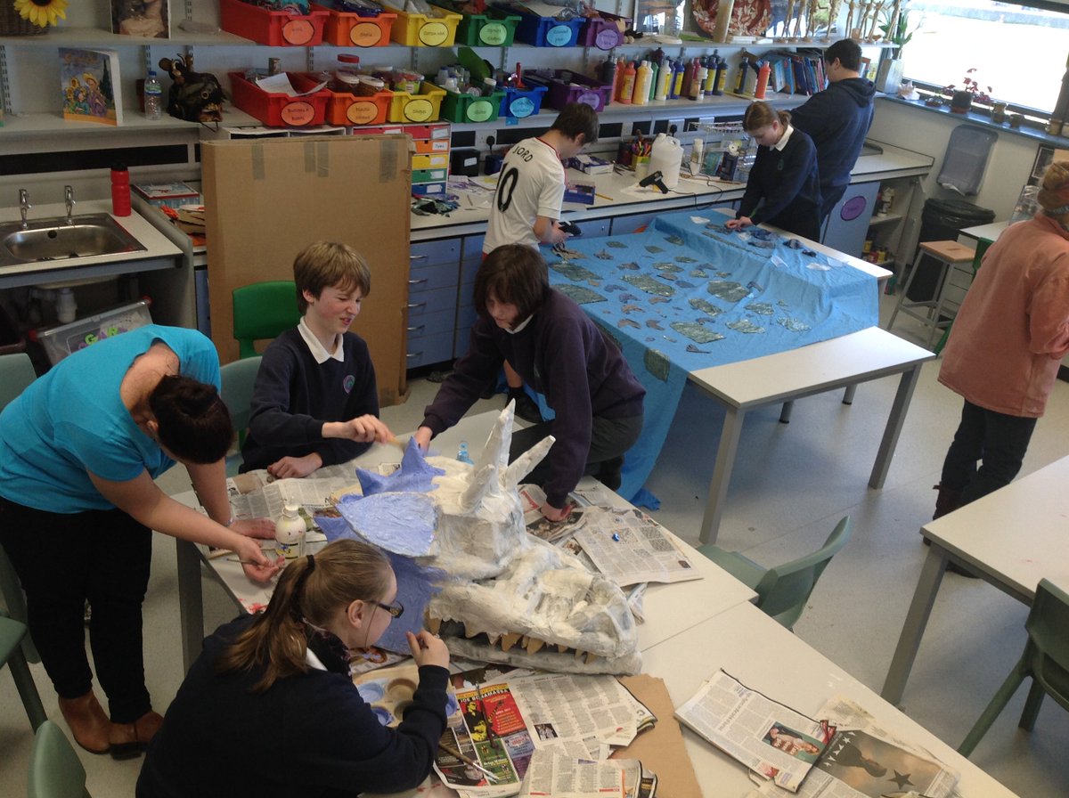 Working hard on the Ice Dragon this afternoon <a href="/ysgolygogarth/">ysgol y gogarth</a> #leadcreativeschools #missingdragon