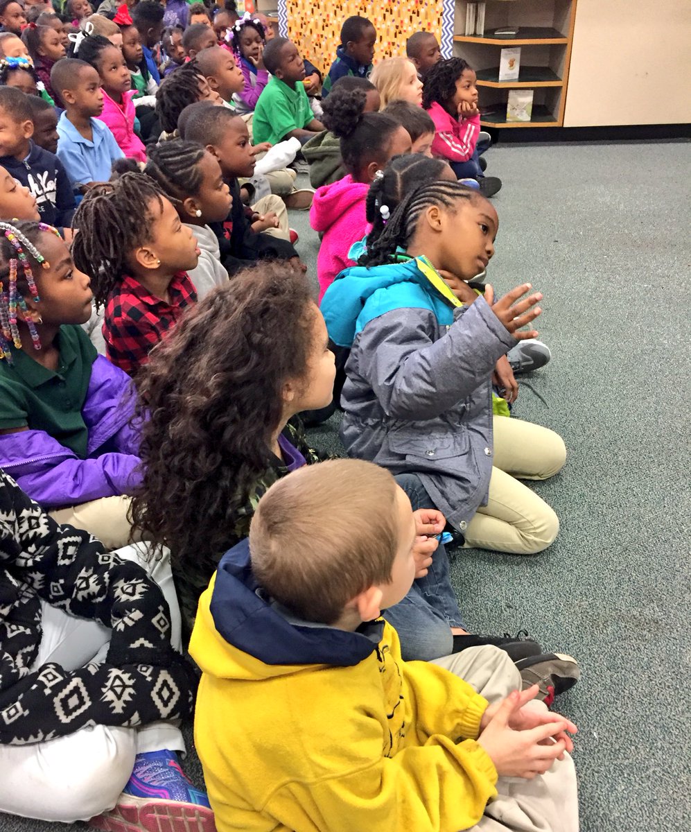 MiaDughi's tweet photo. @jaxsymphony visits us at #HydeGroveELC 🎻👭👫✏️👩🏼‍🏫 #DTOrocks #ArtsIntegration @DuvalSchools https://t.co/niUJLTdK3l