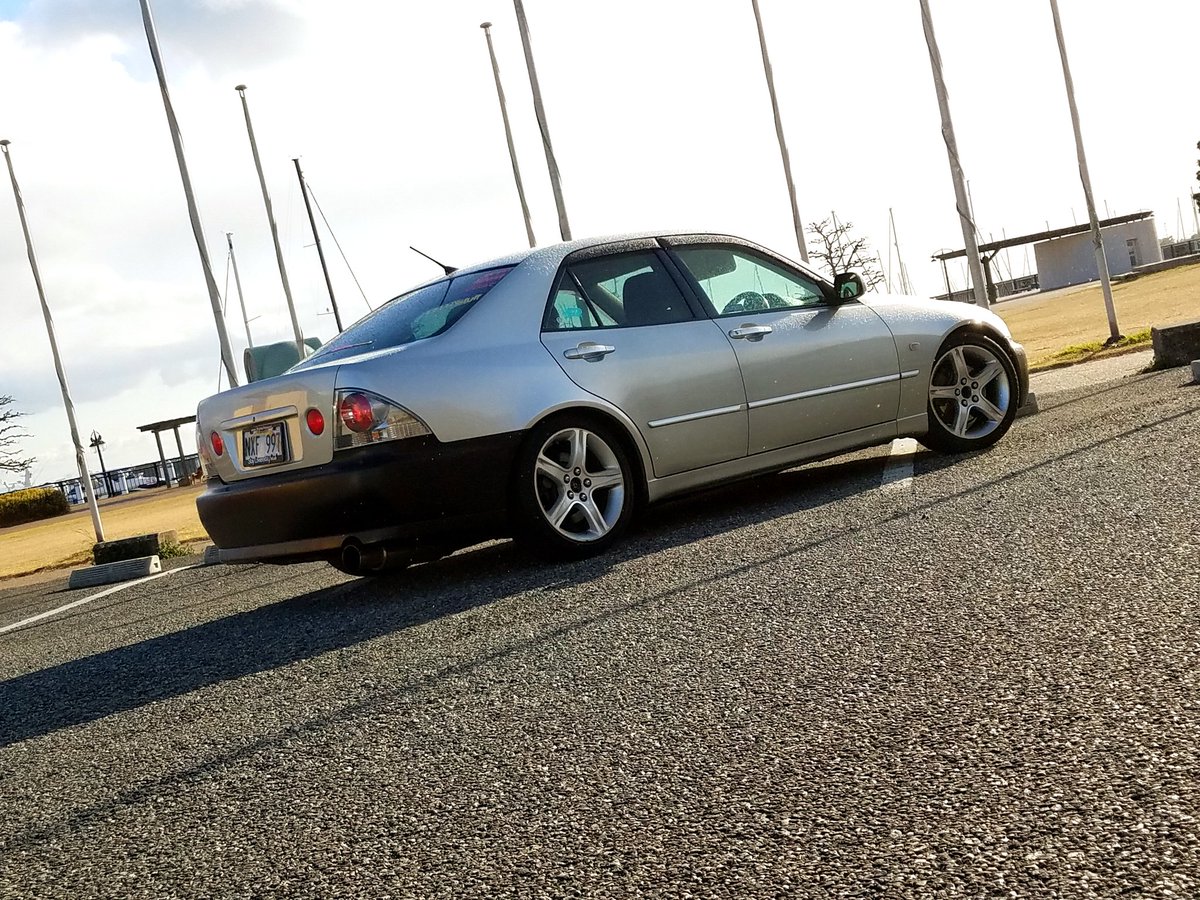 zawatezza1996's tweet photo. #アルテッツァ #altezza #sxe10 #西宮浜 #HECTPASCAL 

#こんな車でもいいなと思ってくれる人RT
 
今日撮影したうちの一部ですがどーぞ！ https://t.co/84oVAC2p0y