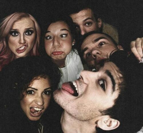 HereForEJCalder's tweet photo. #TB to the originals.
#Zerrie #Payzer #Elounor #EleanorCalder #LouisTomlinson @EleanorJCalder @Louis_Tomlinson https://t.co/mSaP7CuCiA