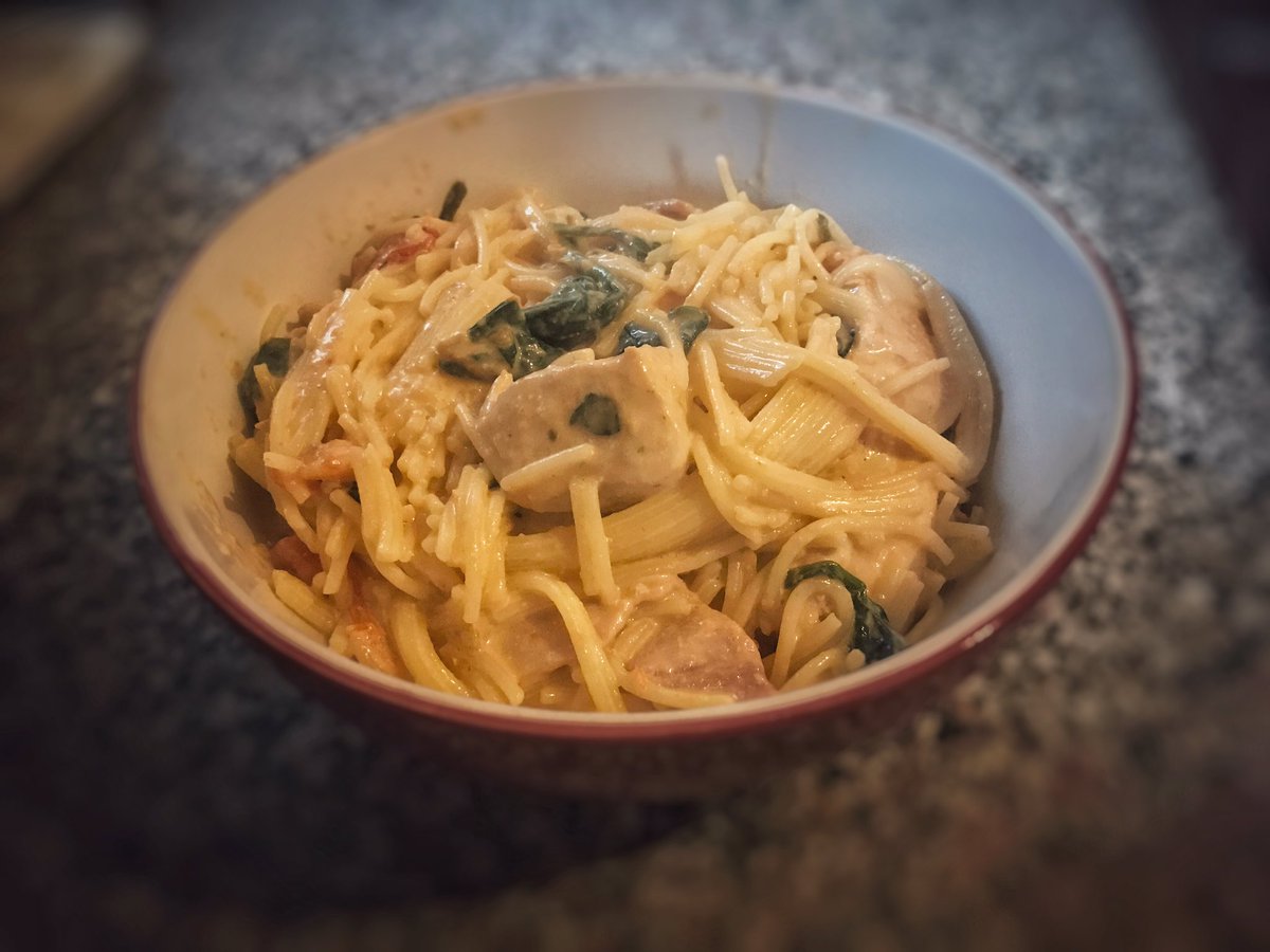 ESRecipes's tweet image. New YouTube video up;
Creamy Tuscan Chicken Pasta😍
youtu.be/lOOywWScS7E
#foodporn #foodie #foodiechats #retweet