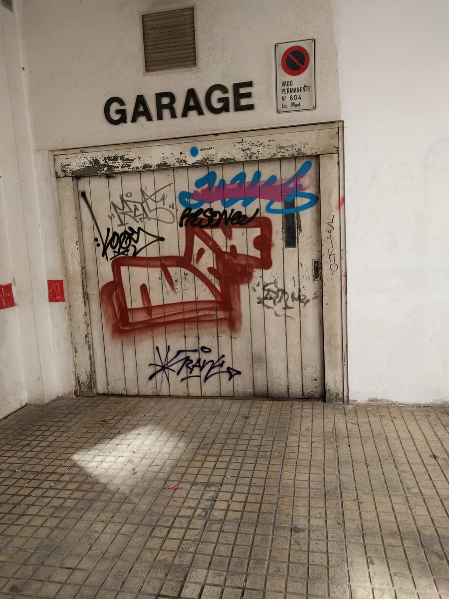 destrozaBURGOS's tweet photo. La suciedad no está solo en los papeles del suelo

#BurgosCiudadSucia
#DestrozaEsBurgos https://t.co/TrjLhhsJg6