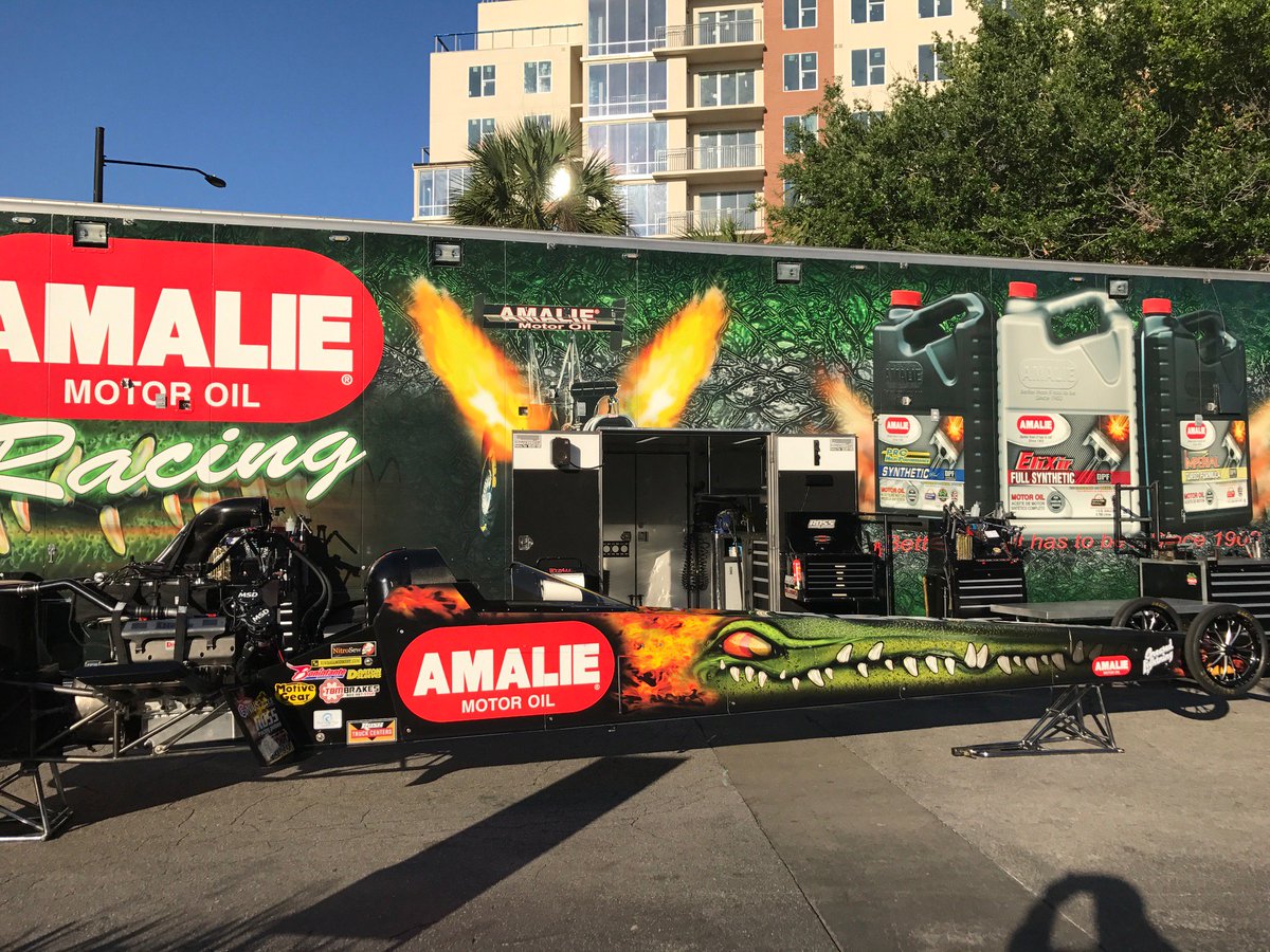 UniversityHotel's tweet image. Come see Terry McMillan Amalie Race Team dragster engine start at Noon today at #HolidayInnUF! #GatorNats2017 #StartYourEngines