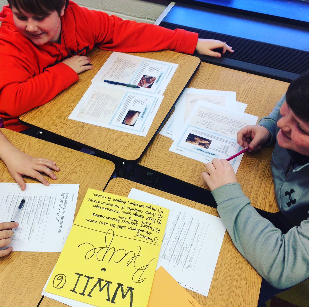 FSTLP's tweet photo. Analyzing primary sources using the WWII trunk #kde #socialstudiesmatters #literacyrocks! https://t.co/7nB00KY4wg