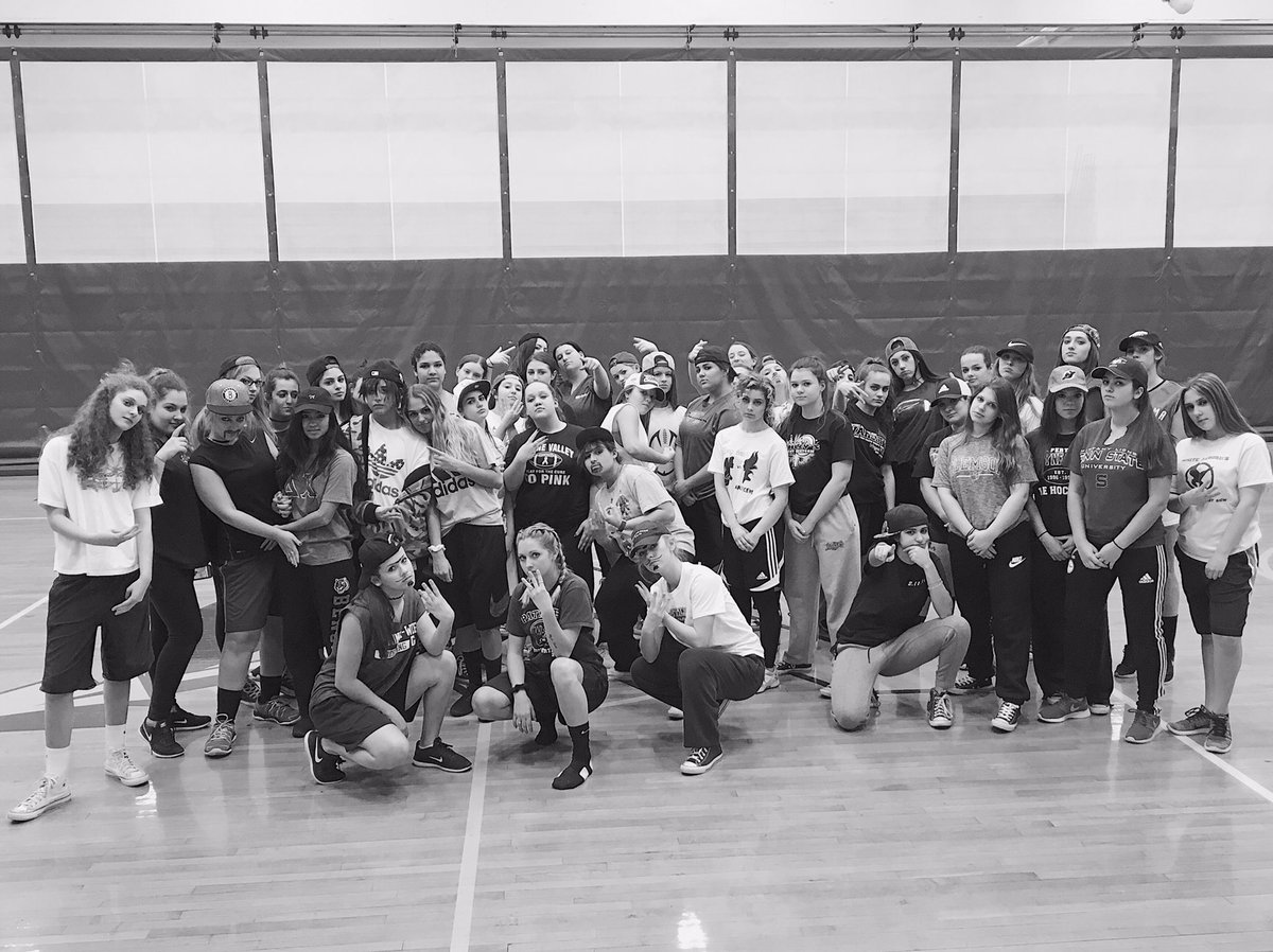 wvsdaWHITE2017's tweet photo. White aerobics got some help from the guys lastnight, it was a good time #strongereveryday #messw/us 👊🏻❕❕🗯🗯 https://t.co/zlhRj7df5W