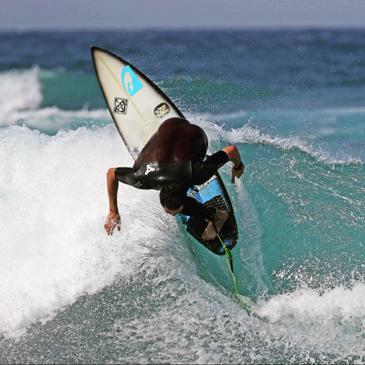 Hello weekend! 📷Chris Collyer <a href="/LizzardSurfSA/">Lizzard South Africa</a> <a href="/RockstarRSA/">RockstarEnergyRSA</a> <a href="/VonZipperSA/">VonZipper Africa</a> <a href="/DaKineSA/">DaKine</a>