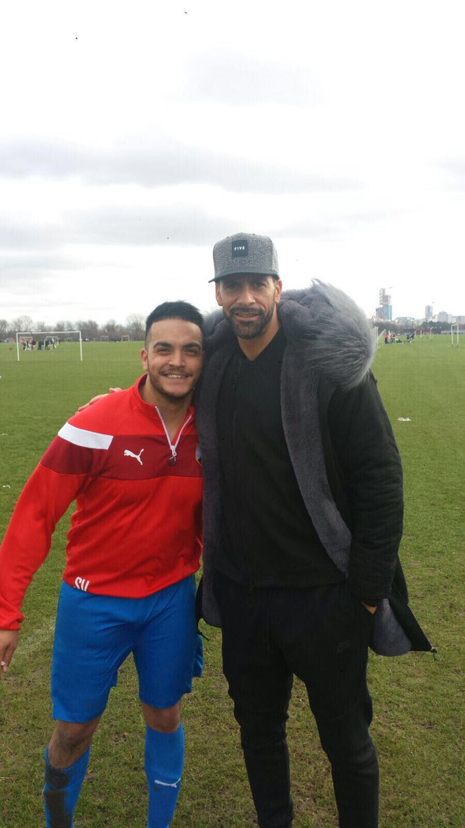 Two solid number 5s - our very own Sean Vahdat with England's legend <a href="/rioferdy5/">Rio Ferdinand</a>! #filipino #azkals #ukazkals #philippinefootball