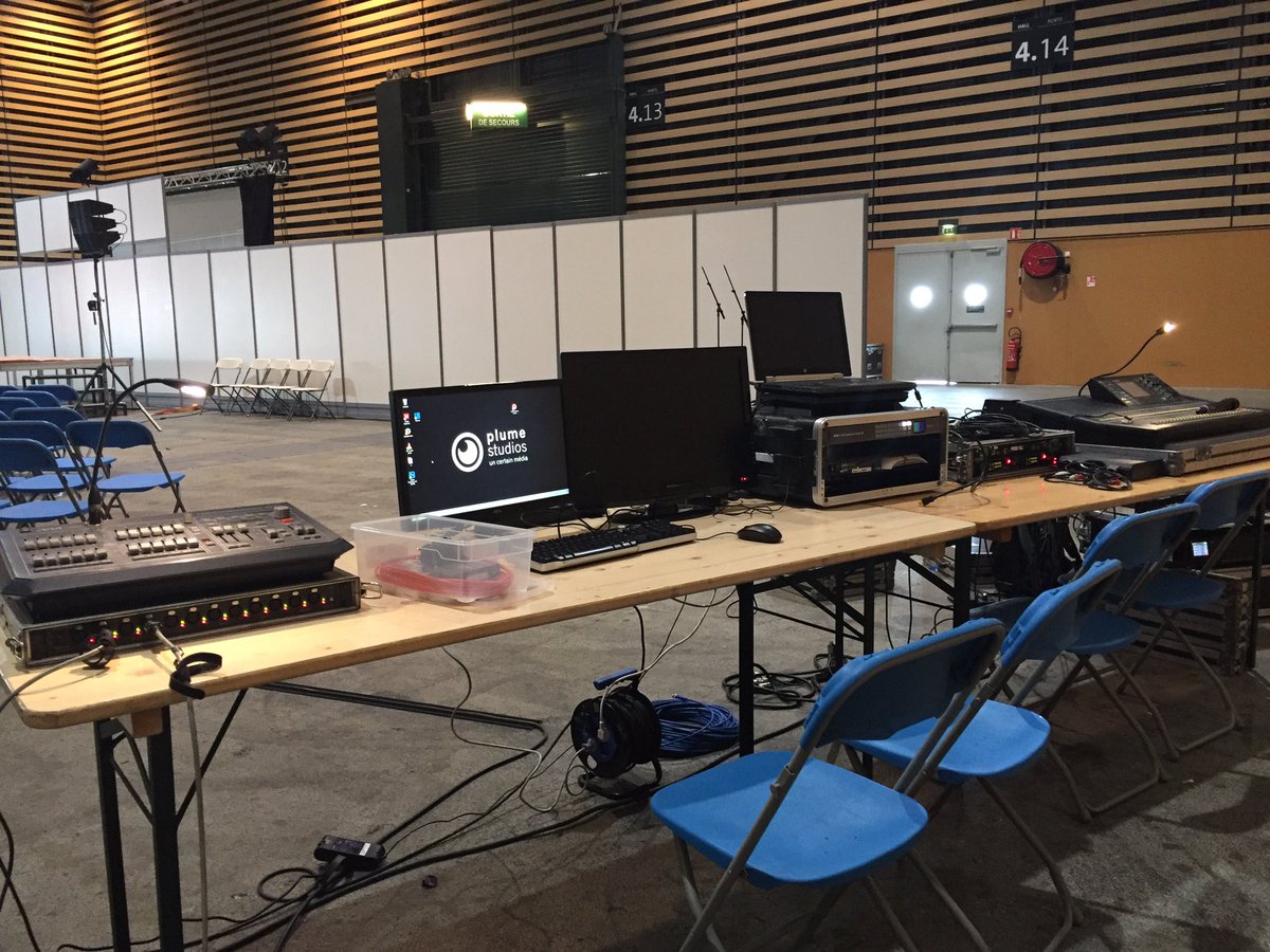 Momo_Flyby's tweet photo. Prêts pour la conf ce soir avec @Rabhi_pierre #primevere https://t.co/HqAGYHhA1I