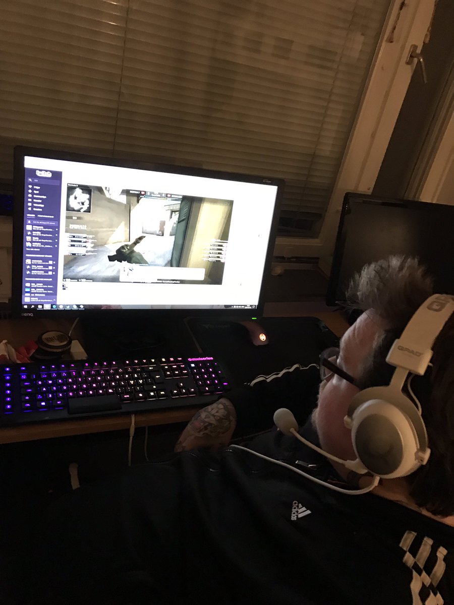 b0bskij's tweet image. @kingofnordic @LogitechG KoN and chill and suddenly SCRUBY - the legend! #kingofnordic #logitechg #scruby #the #man #the #myth #and #legend