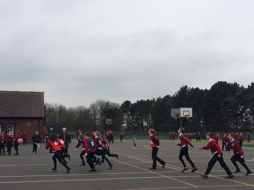 WellfieldMiddle's tweet photo. Netball practice at lunchtime today: getting ready for the High 5 tournament on Monday. #WMSActive https://t.co/SVKle3agys