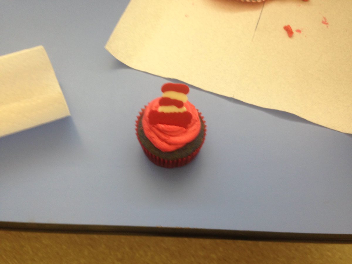MrsRothKG's tweet photo. Loving out Cat in the Hat cupcakes! #WeAreMG #ReadAcrossAmerica https://t.co/ShZwTcvwiv