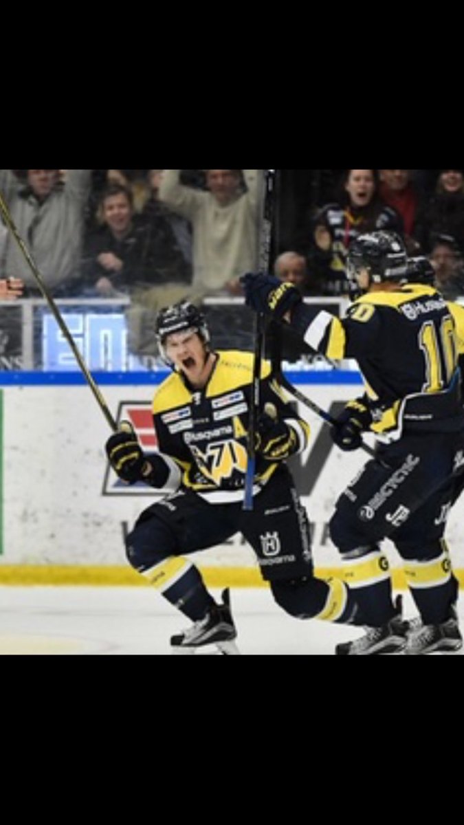 Fantastisk glad och tacksam över att få representera min moderklubb i minst 3 år till! Känns fantastiskt bra 😊 #hv71 #vigårförguld #hemma