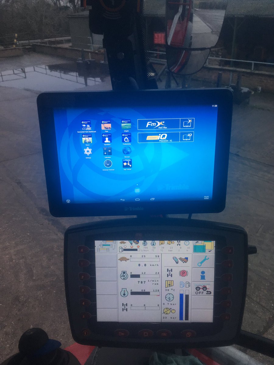 And to end a busy week <a href="/HORSCHUK/">HORSCH UK</a> leeb 280 self propelled sprayer fitted with <a href="/Trimble_Ag/">Trimble</a> autopilot &amp; TMX display running on RTK correction.