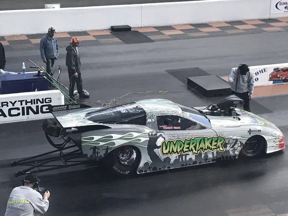 majestic_mktg's tweet photo. Testing today with our client @racegalot. #madmule shootout tomorrow! #NHRA track https://t.co/MYW0ghaepV