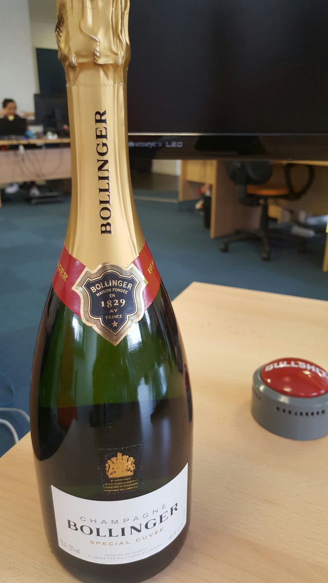 infsec's tweet image. Les cadeaux des collègues le vendredi ca fait plaisir ;)