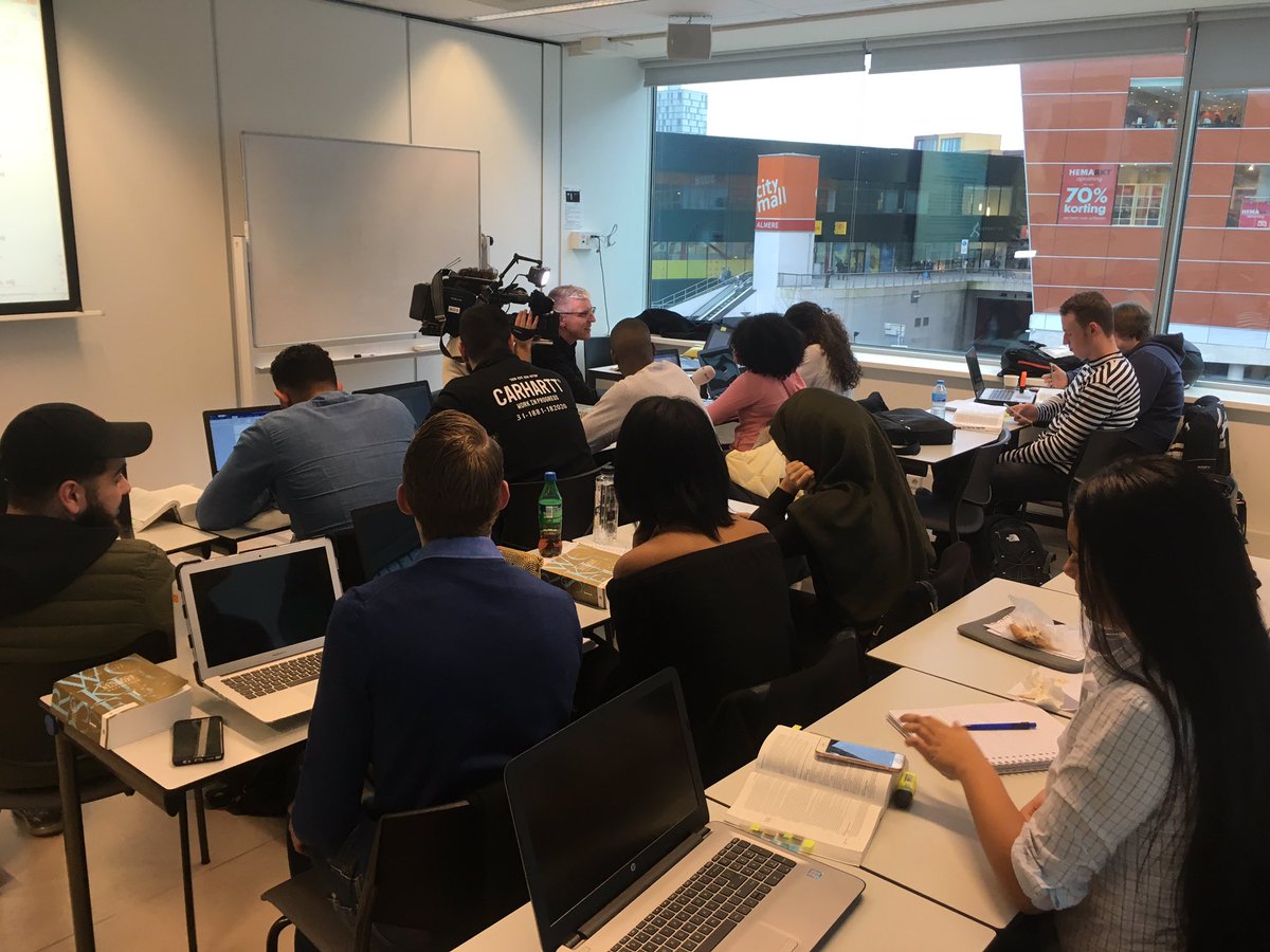 Vanavond onze klas 1ejaars HBO-Rechten in het <a href="/NOS/">NOS</a> 8 uur journaal over studiekeuze jongeren met niet-westerse achtergrond