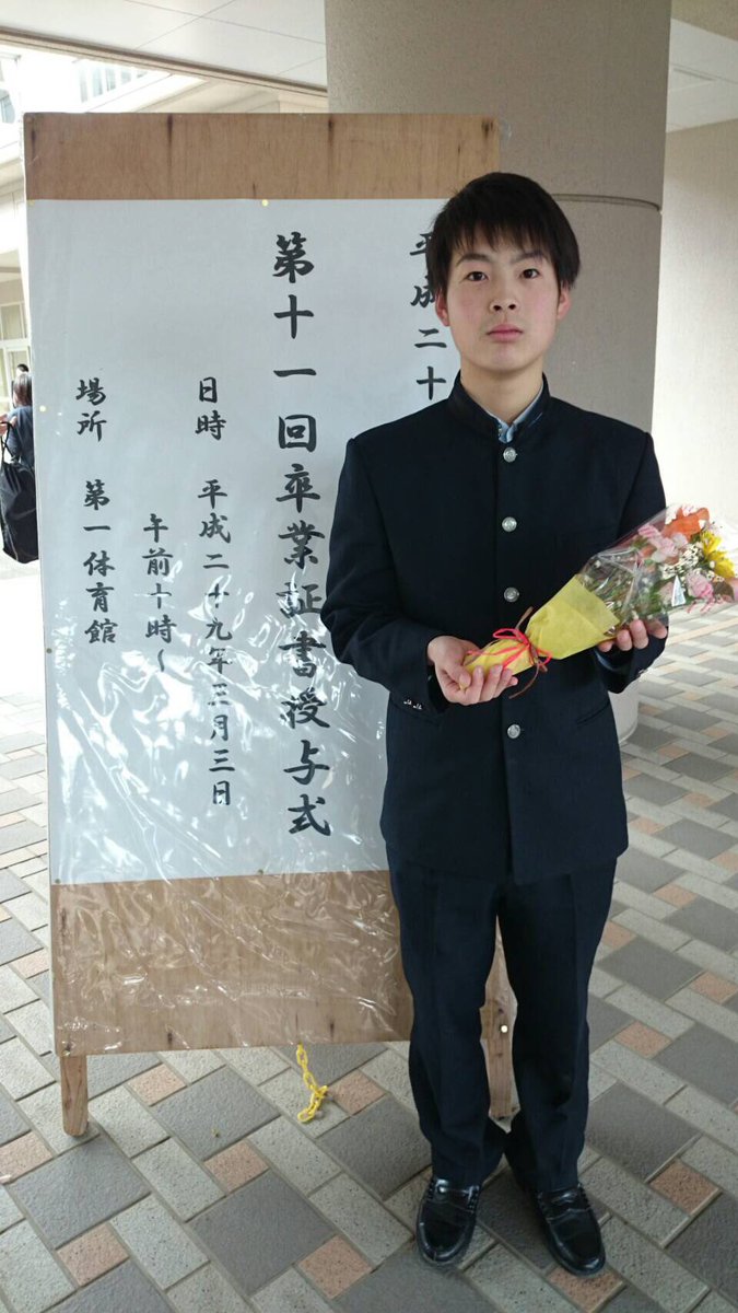 baseballkouhei9's tweet photo. 行儀よくまじめなんて 出来やしなかった
夜の校舎 窓ガラス壊してまわった
逆らい続け あがき続けた 早く自由になりたかった
信じられぬ大人との争いの中で
許しあい いったい何 解りあえただろう
うんざりしながら それでも過ごした
ひとつだけ 解っていたこと
この支配からの 卒業 https://t.co/v1g7I1rILO