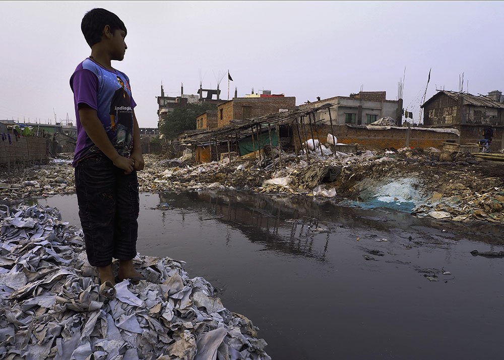 Campaña Ropa Limpia op Twitter: "#Hazaribagh, #Bangladesh: contaminación y  elevados riesgos para la salud debido a la industria del curtido de #cuero  https://t.co/uwAg9FkYKg… https://t.co/GEJmiPuV0n"