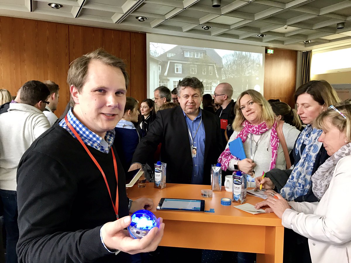 wewersbusch's tweet photo. Tolle Gespräche und innovative Tools beim #SpeedApping. #ViWe17 https://t.co/fE4R0ENNVV