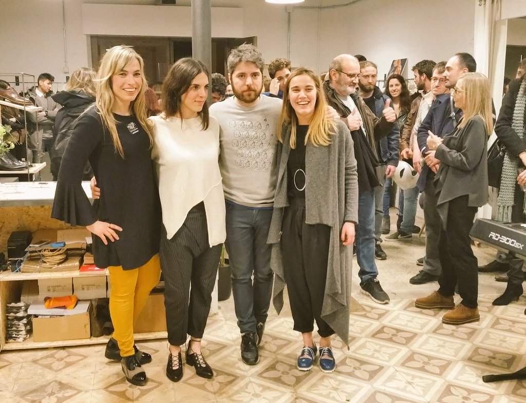 De 2 valentes emprenedores només se'n poden esperar èxits! <a href="/carlotaoms/">carlotaoms</a> El disseny als vostres peus ;) Màgic espai #leschasseurs <a href="/bielduran/">Biel Duran</a>