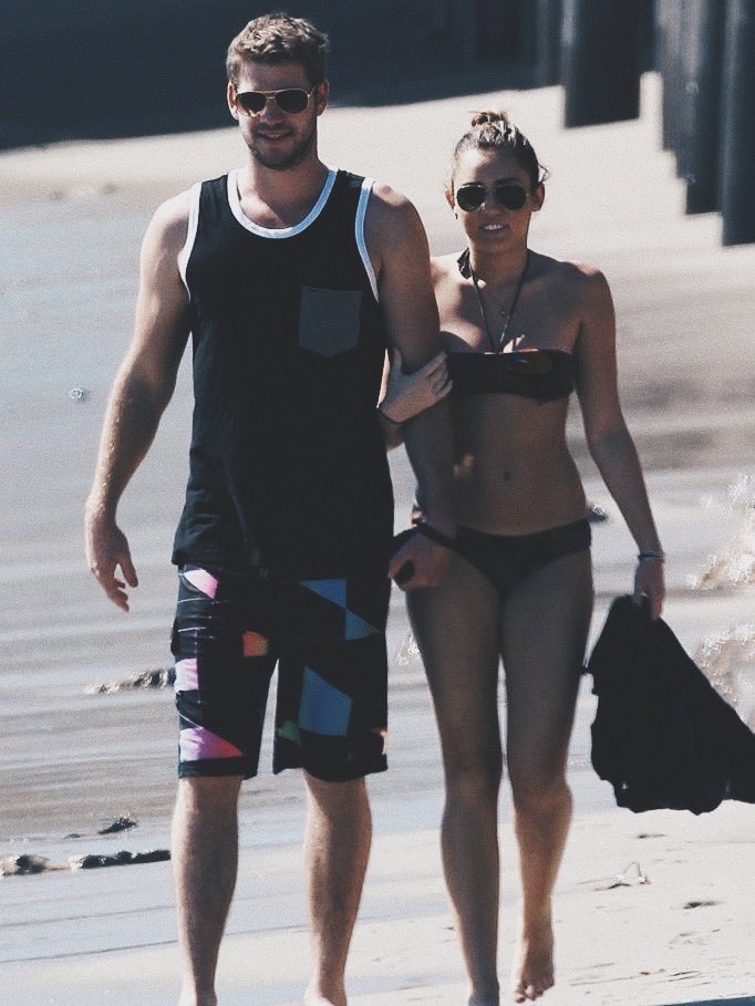 MIAMPICTURES's tweet photo. Miley and Liam at the beach through the years. 🏖

2010 // 2011 // 2013 // 2017. https://t.co/R0jGmBOtxW