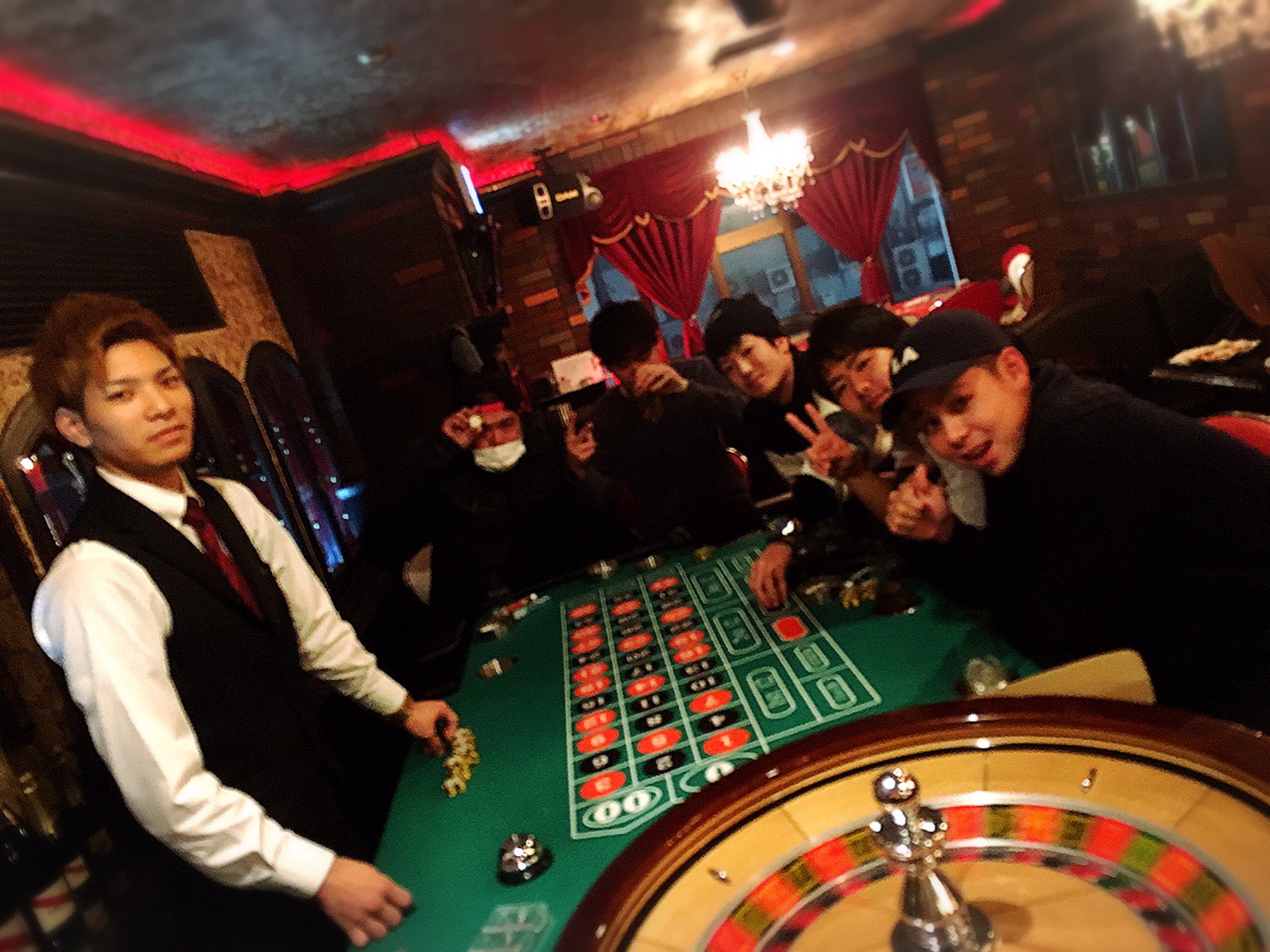 Casino Bar Vegas 沖縄 Bar Vegas は合法なので カジノ ゲームを覚えたい初心者の人や 映画でみるようなカジノのように豪遊する人もいろんなお客さんが楽しめます 気軽にどうぞ W 本日もご来店お待ちしております T Co