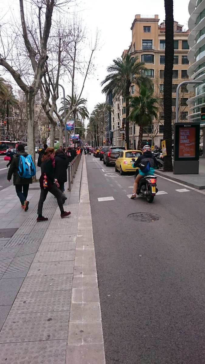 bicicortxo's tweet photo. Seguim amb #caos #exceptebicis #diagonal #tramsifumsno #bicibcn https://t.co/CtpFGdvKQr