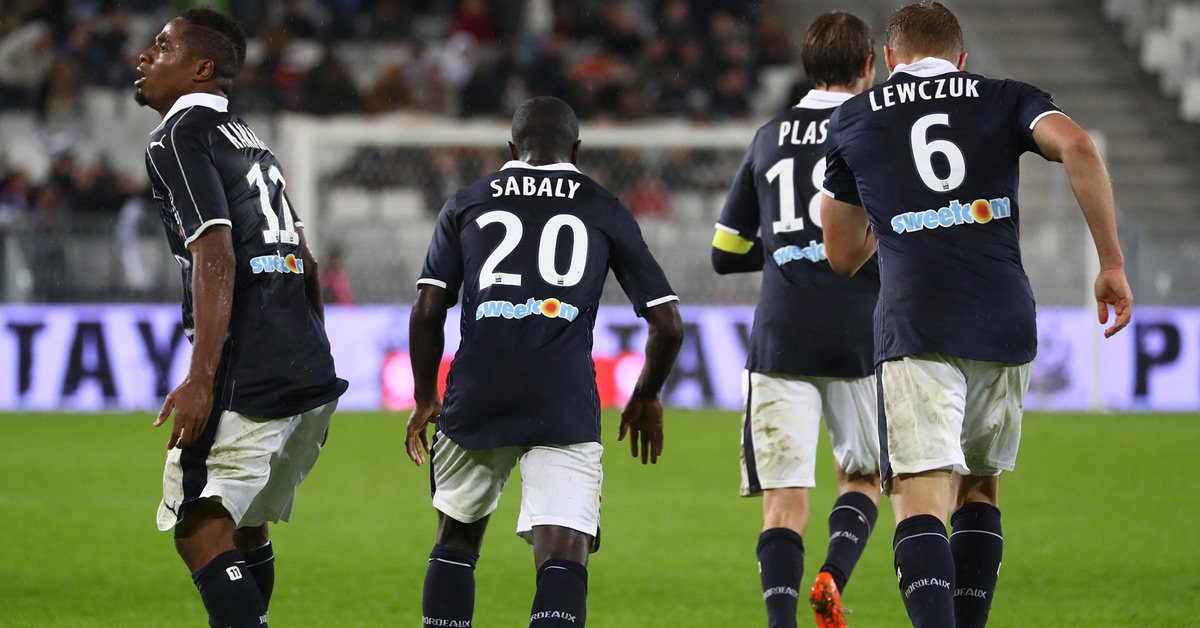 girondins's tweet photo. Groupe #Sweetcom devient le partenaire majeur du Club et sera présent sur la face avant du maillot à domicile !
➡️ https://t.co/JiWoOmHu5Y https://t.co/mCeoBjO4c2