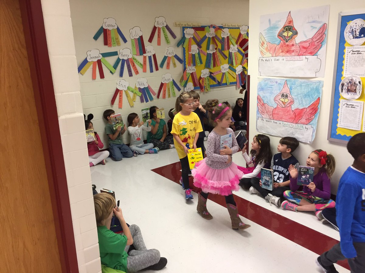 MrWallsClass's tweet photo. Celebrating the final day of #ReadAcrossAmerica with an awesome book sharing parade!! Great job kindergarten!! @CFESRedBirds https://t.co/gY6ou5TMxt