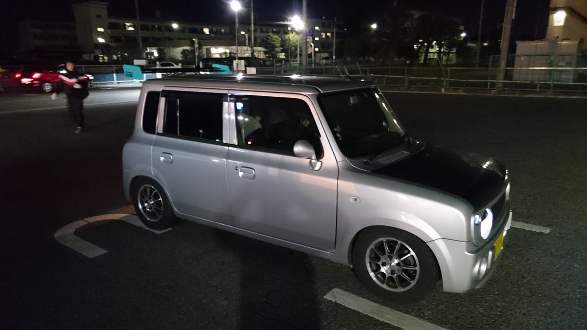 國崎まぁ Twitterissa 乗ってる車名と長所と短所書いてけ ラパンss 長所 人数乗れる それなりに荷物乗る ターボ車mtで面白い ガソリン代安い 短所 ターボ車だけどちょっとものたんない ギヤ比が離れすぎてる 後ろの席の人が窮屈 トランク小さい