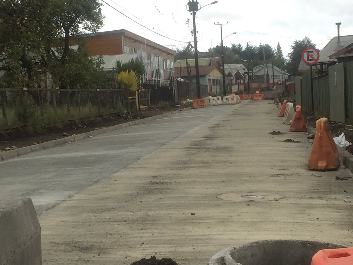 AguiladeCastro's tweet photo. Compartimos la alegria d comunidad educativa d Colegio Municipal Pedro Velasquez B.dLlauLlao.Ahora pavimentado! https://t.co/z6Utc2PfR0