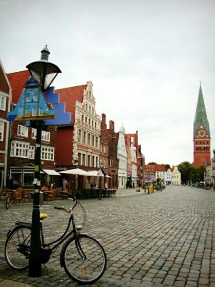 mydeutschstory's tweet photo. Lüneburg (#뤼네부르크)는
북독일에서 가장 예쁜 도시 중에 하나인것 같아요😚
#독일 최장길이 200m 가량의 광장 #AmSande 등의 볼거리 놓치지 마시길😁
#독일여행 #독일이야기 #독일생활
https://t.co/VU8olH6Zda https://t.co/ERrxBQreby