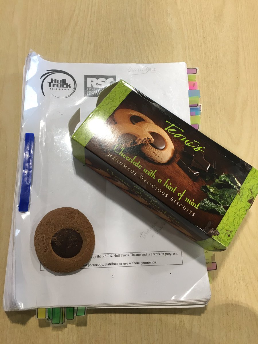 MissDalesDiary's tweet image. @TeonisCookies A grey day, alone in the green room, I discovered a box of delights that just made everything better. Thanks for the goodies.