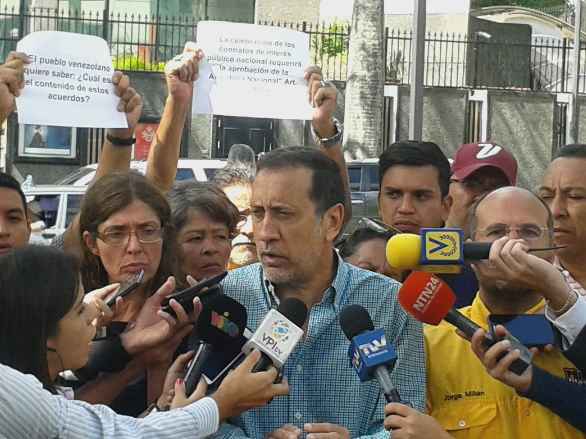 PJFamiliarCCs's tweet photo. Hoy 03 de Marzo en la Embajada de China acompañando a los Diputados Jose Guerra y Jorge Millan a entregar documento https://t.co/JCzdwhXnCn