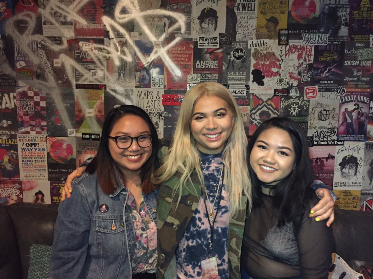 12ozpndcake's tweet photo. Last night your girls at TOPC got to have a chat with the lovely @HayleyKiyoko!! Interview / concert review comin soon 💙✨ https://t.co/mnUJiuvOnl