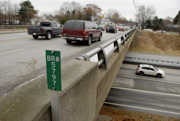 bangordailynews's tweet image. Bangor firefighters deliver baby on I-95 overpass
bangordailynews.com/2017/03/03/new…