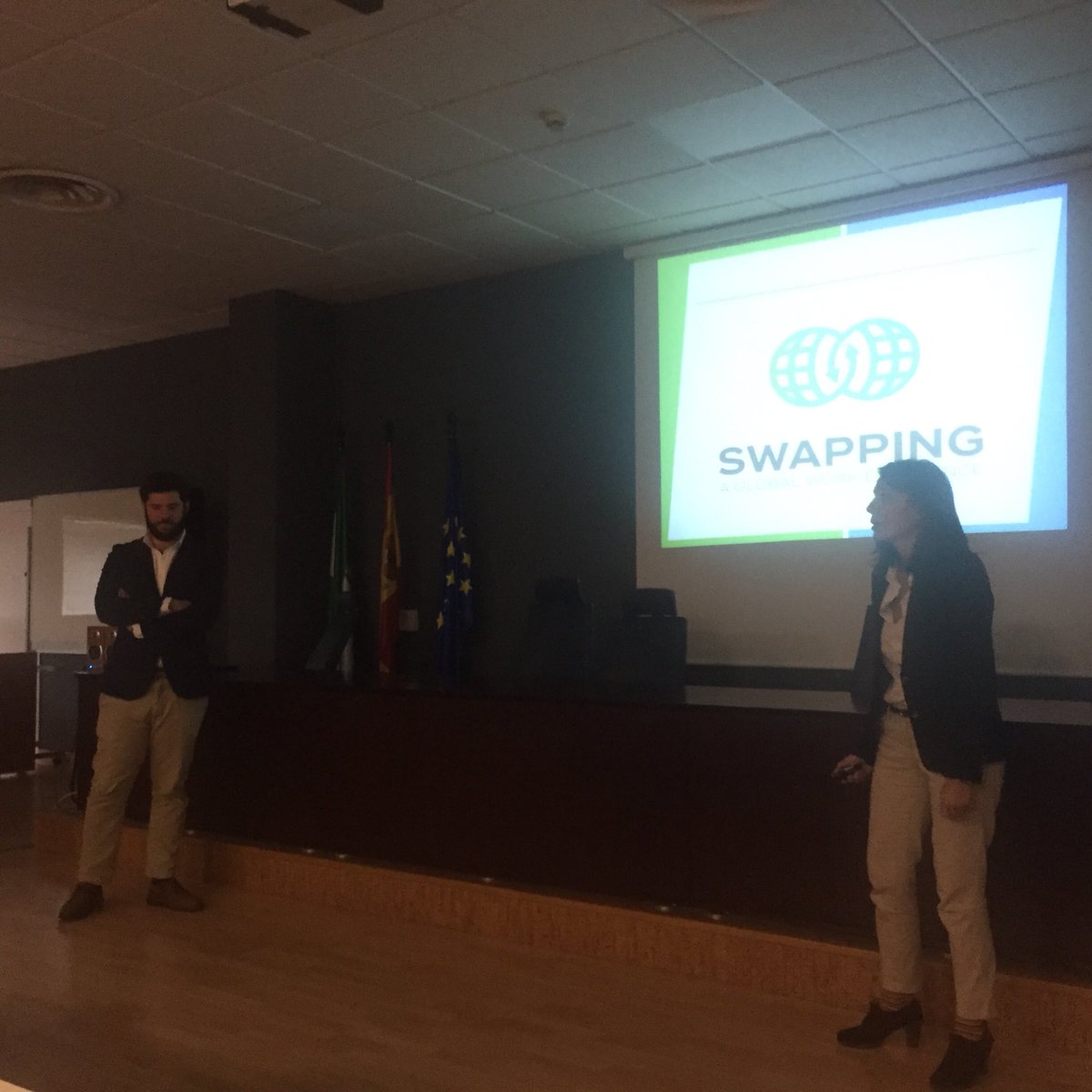 Mlgarcia68's tweet photo. En el tribunal de proyectos del #Embasevilla comenzando con @Do_swapping #innovacion https://t.co/sTjqmS3MZ4
