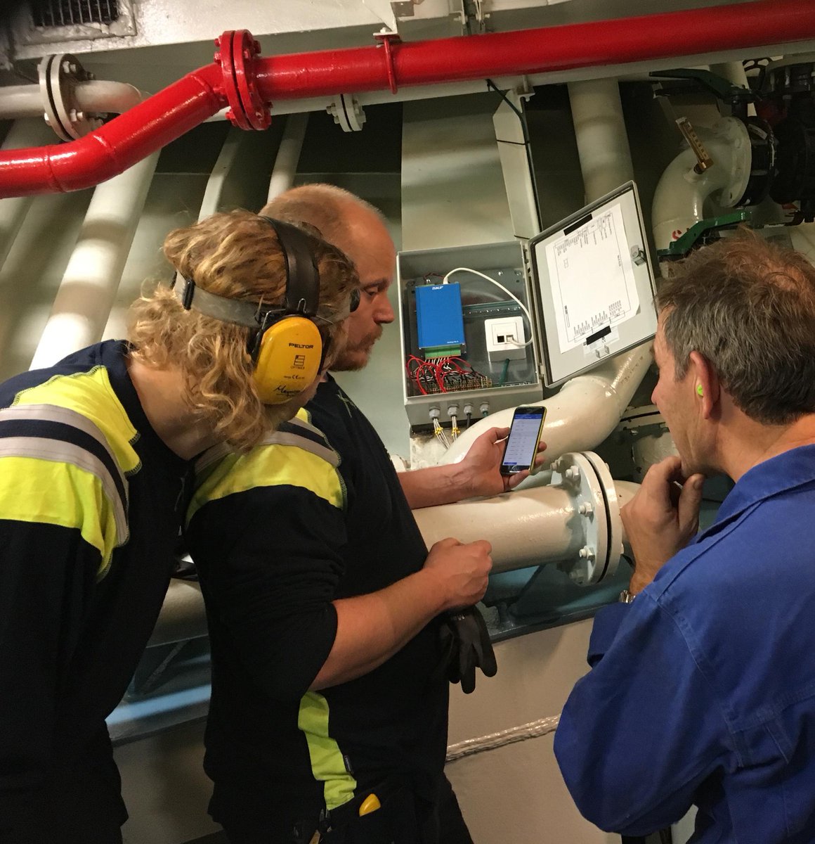 SKFMarine's tweet photo. #ConditionMonitoring enhances #fleet efficiency. Here’s an example of how it’s used: https://t.co/TW2PlF3TWb #Multilog #EngineeringAtSea https://t.co/9LPn24eN7s